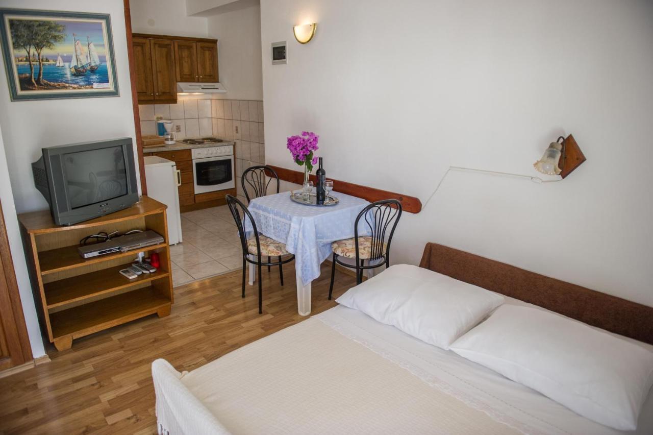 Apartments Skarpa 1601 Rogoznica  Esterno foto
