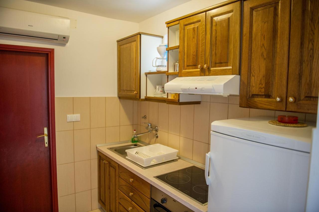 Apartments Skarpa 1601 Rogoznica  Esterno foto